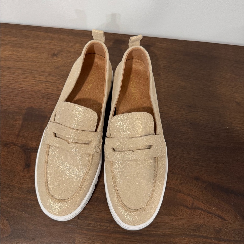 Vionic Women's Beige Slip-On Loafers with White Sole - Picture 3 of 10